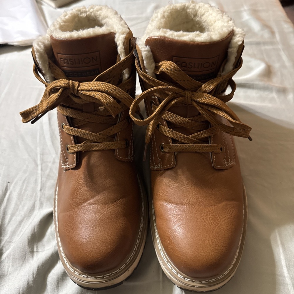 Fashion Brand Men's 9.5 Brown‎ Sherpa Lined Boots